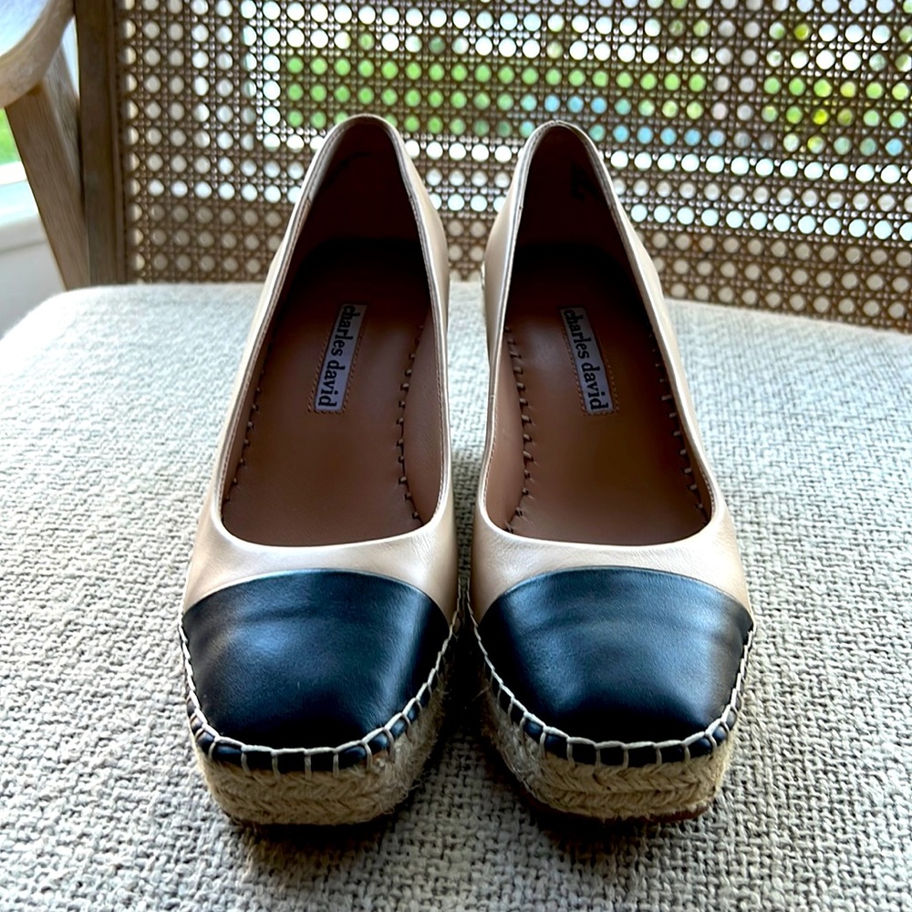 Charles David espadrille wedge Black and Tan size 6